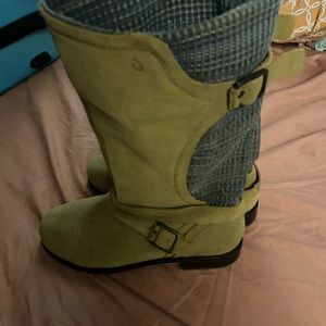 New never worn olukai pa’ia size 8 women’s boots